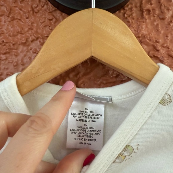 Y2K Pooh Bear Footed Romper Sleeper 9 Months Embroidered Honey Pot Bee Cream - Picture 5 of 7